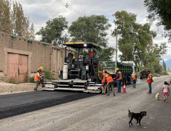 Pavimento Eugenio Flores: Se reinició la obra luego del fenómeno climático