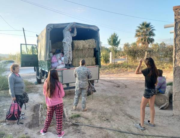 Gendarmería y el Ministerio de Familia asistieron a los pobladores del Puesto “El Colorado”