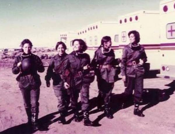 “No podíamos decir ‘me da miedo, quiero volver’, los militares no cuestionan las órdenes”: el trabajo de las enfermeras de Malvinas