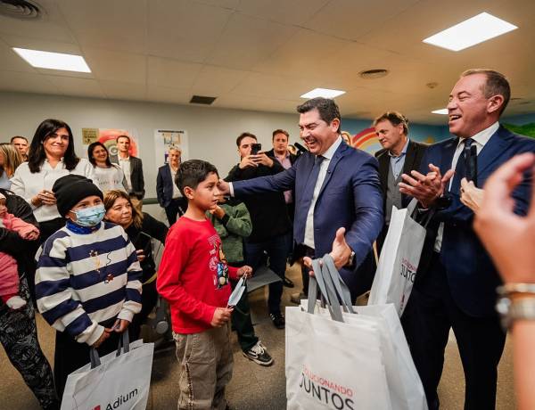Orrego acompañó la inauguración de la sala de espera Oncológica del Hospital Rawson