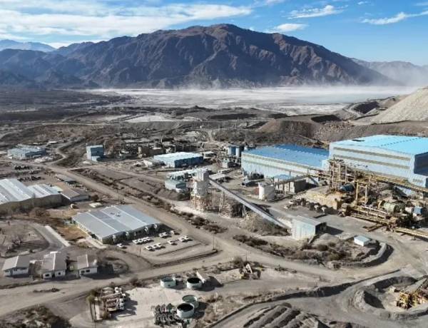 Imputan a mineras de Glencore por presunta corrupción y daños ambientales en glaciares protegidos