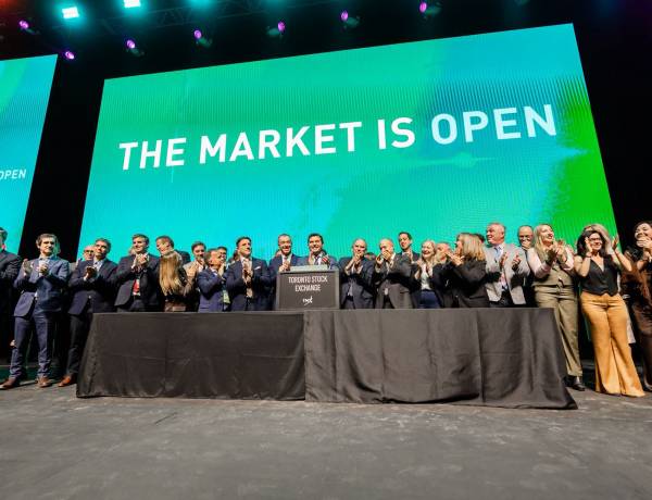 Histórico: Orrego activó la campana que marcó la apertura del mercado bursátil de Toronto en la Expo San Juan Minera 2026