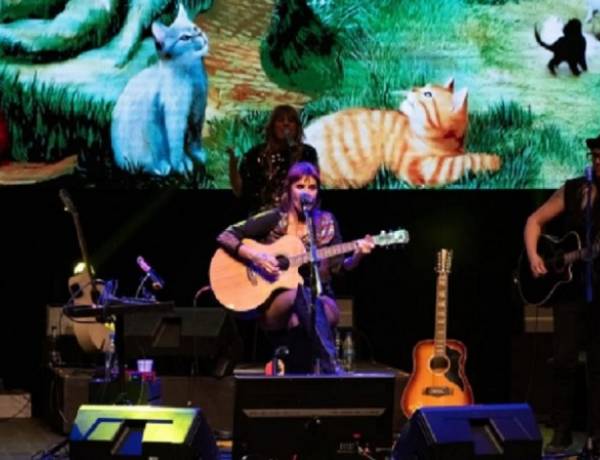Fabiana Cantilo llega con todo su rock al Teatro Sarmiento