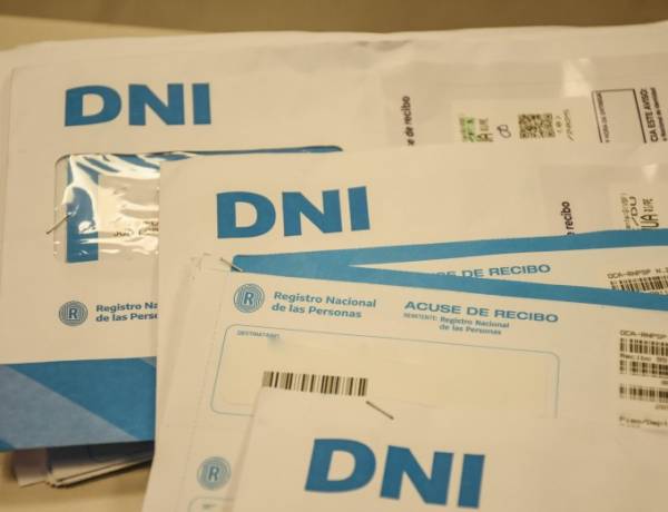 Los extranjeros nacionalizados ya pueden obtener su DNI de ciudadano argentino
