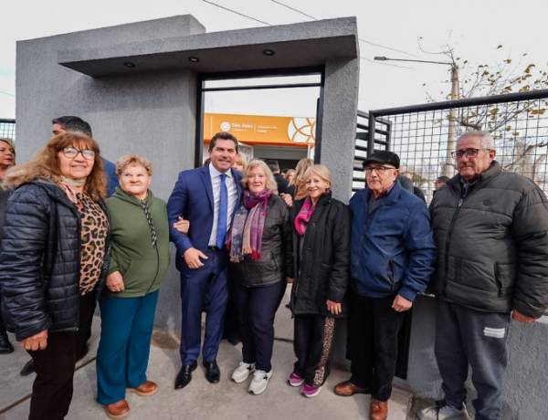 Orrego inauguró la ampliación y remodelación del CAPS Ruiz Aguilar para fortalecer la atención de salud en Chimbas