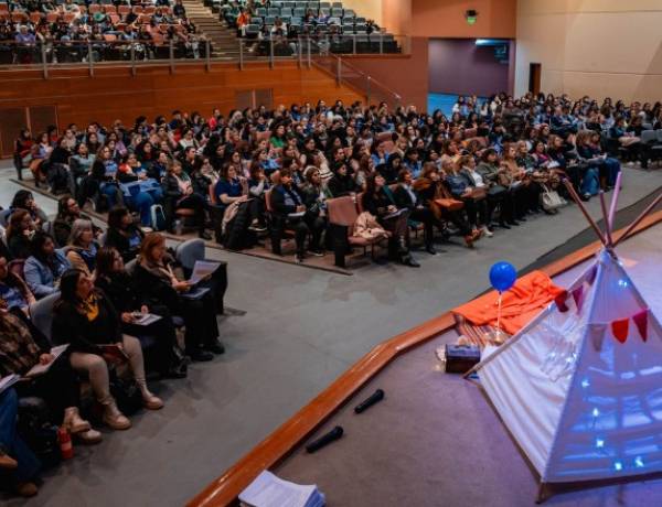 La lectura de cuentos fue protagonista de una nueva jornada de formación docente