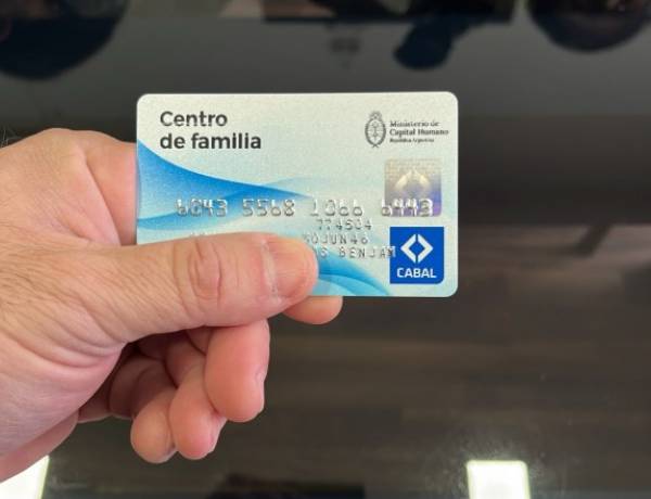 Entregan vouchers para los Centros de Familia y harán inscripciones