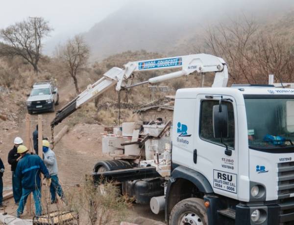 La energía eléctrica llega a los puestos de las sierras y transforma la vida de las familias de Valle Fértil