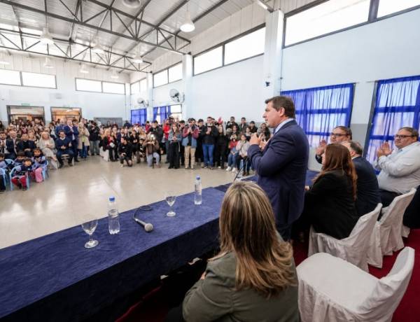 Orrego inauguró la ampliación de una escuela en Difunta Correa que brinda más espacios y herramientas para los estudiantes