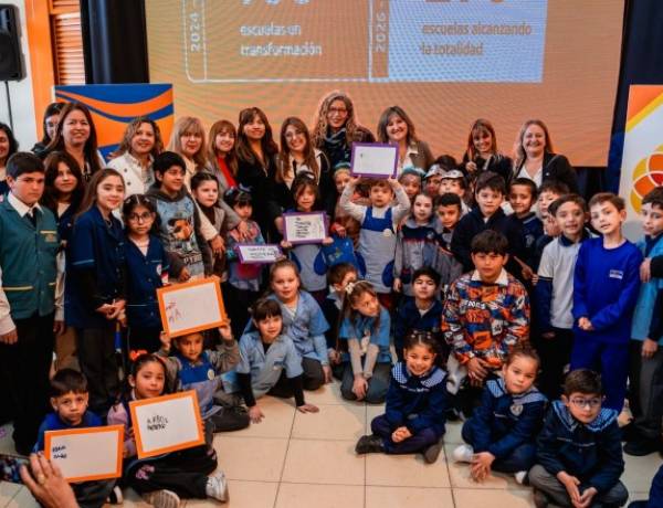 Educación celebró el Día de la Alfabetización con lecturas y muestra escolar