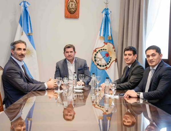 Orrego recibió a una autoridad de una compañía aérea low cost
