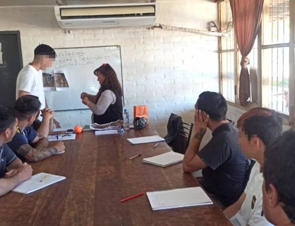 Se dictan cursos para personas en proceso de recuperación por consumos problemáticos