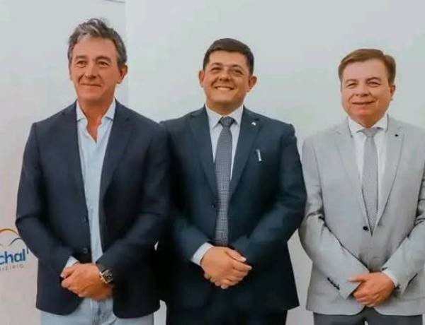 Entre despilfarros, incumplimientos y silencios cómplices, con deudas de la fiesta pasada, sondeos indican que Matías Espejo cuenta con 49% Imagen Negativa