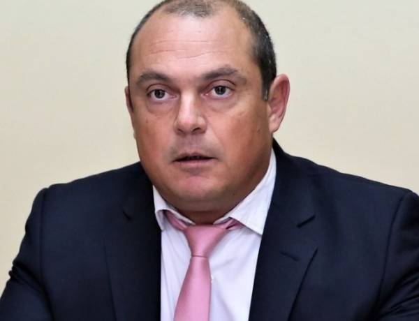 Caso Walter Abarca: El Juez Domingo Castro, en primera instancia, rechazó la demanda: “Tengo para mí que es irrelevante si había o no en el campo de juego un médico y una ambulancia, porque el daño se produjo con el choque en la jugada, entre dos personas físicas”