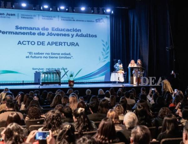 Muestras, formación docente y teatro en la Semana de Educación de Adultos