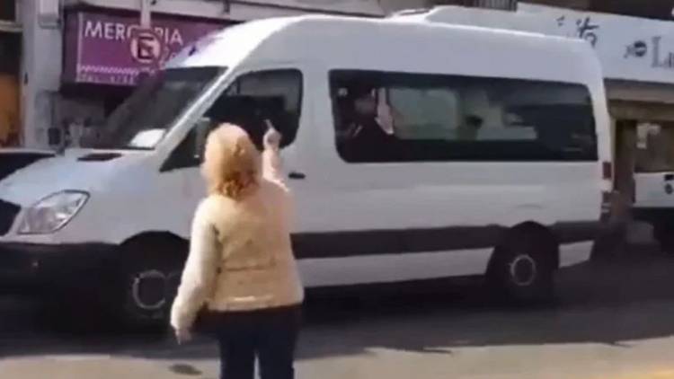 La mujer que hizo “fuck you” a Alberto Fernández explicó: “Lo hice desde el dolor”