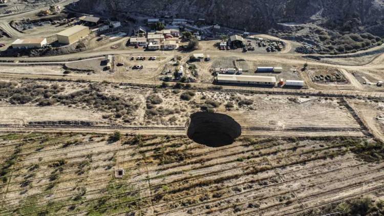 Agujero gigante apareció en una ciudad de Chile: las autoridades están desconcertadas