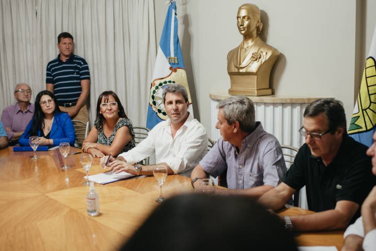 Congreso del P. J, Sergio Uñac: Gioja es una persona de vasta trayectoria con lo cual sería un honor,  para quien habla,  poder competir con él”