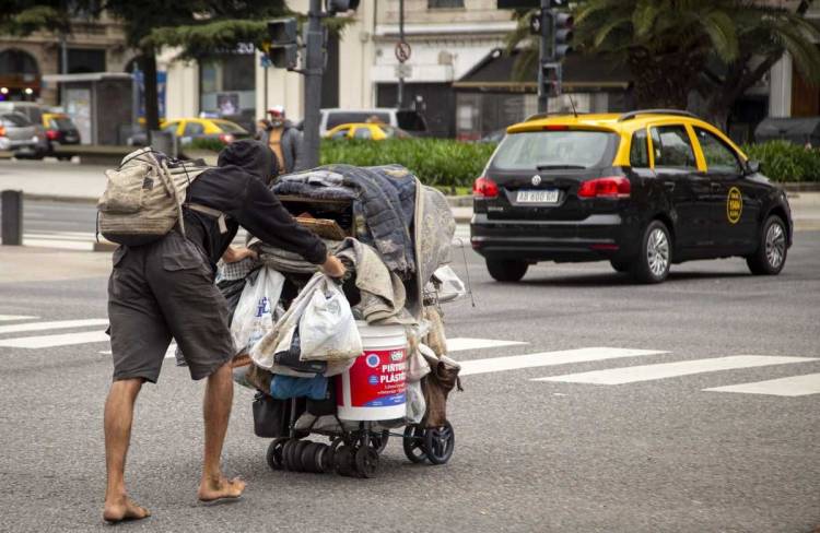 Informe de la UCA: cuatro de cada diez argentinos son pobres y el número sería más alto sin planes sociales