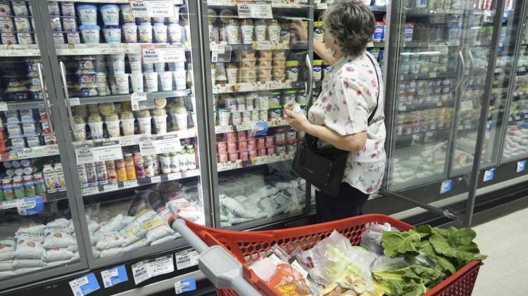 Sin control: la inflación de agosto trepó al 12,4% y acumula un 124,4% en los últimos 12 meses