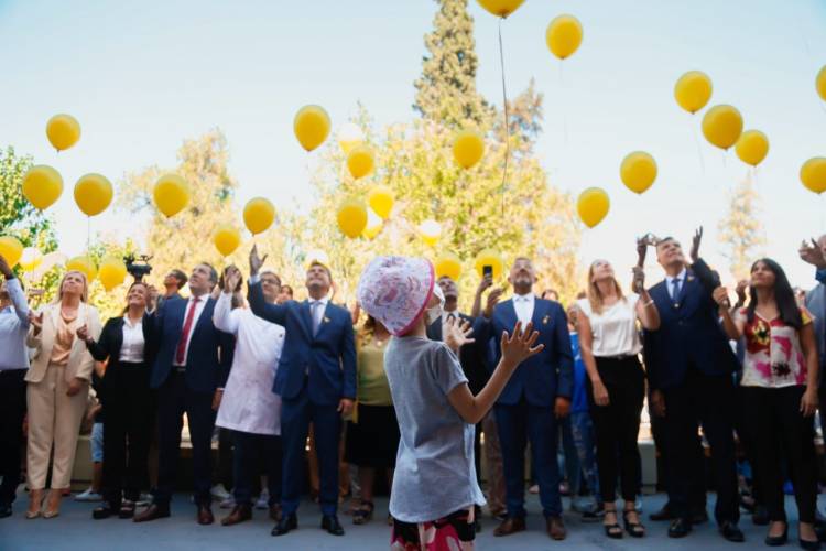 El Gobernador Marcelo Orrego participó en la suelta de globos por el Día de la Lucha contra el Cáncer Infantil