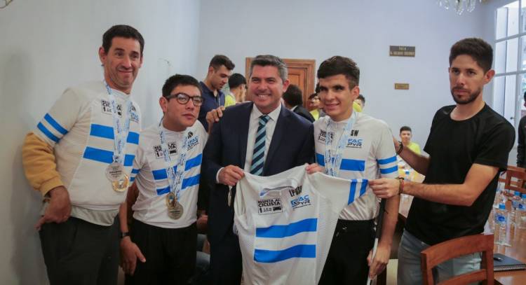 El gobernador recibió a los sanjuaninos que participaron del Campeonato Argentino de Ciclismo en Ruta