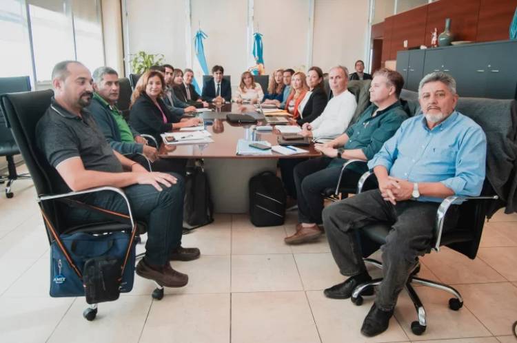 Gremios docentes rechazaron la propuesta  del Gobierno y solicitaron una audiencia para fines de agosto