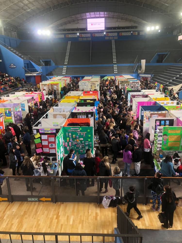 Feria Provincial de Ciencias,  el gobernador Orrego dijo: “todo lo que tiene que ver con la educación para mí es una prioridad”