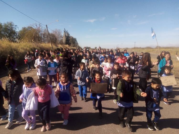 Escuela Agustín Gascón de Niquivil, alumnos y padres: “Queremos nuestra escuela…”