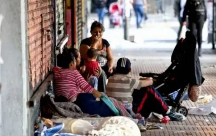 La pobreza trepó al 52,9% y afecta a casi 25 millones de personas