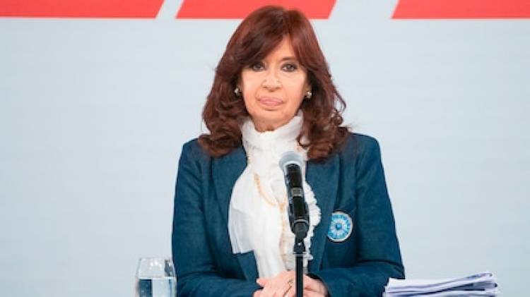 El Gobierno oficializó la baja de la jubilación de privilegio de Cristina Kirchner y la pensión de Néstor Kirchner