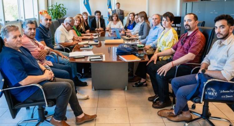 Paritaria docente: El 2% en diciembre, más un bono de $80.000. En enero un aumento del 1,5%