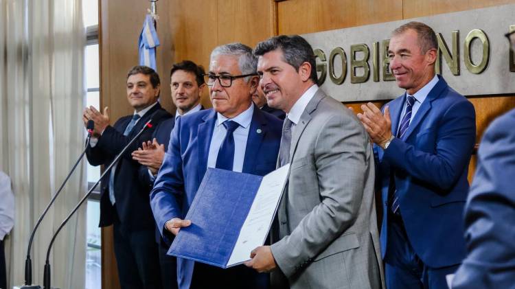Orrego le tomó juramento al nuevo secretario de Seguridad y Orden Público