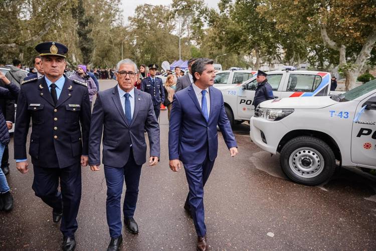 Orrego encabezó la entrega de equipamiento y nuevos nombramientos para fortalecer la seguridad en San Juan