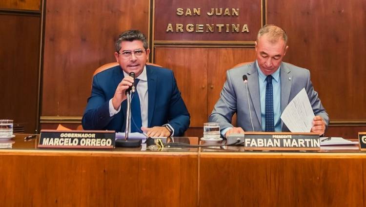 El Gobernador Orrego anunció boleto de colectivo gratuito para alumnos y docentes de todos los niveles