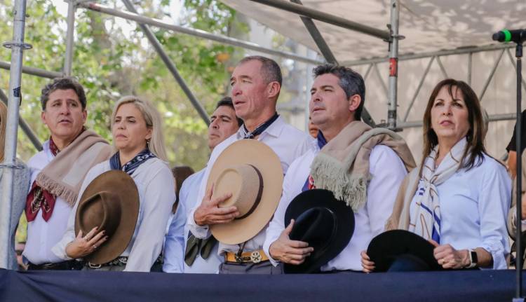 Orrego participó del inicio de la XXXIV edición de la Cabalgata de la Fe a la Difunta Correa