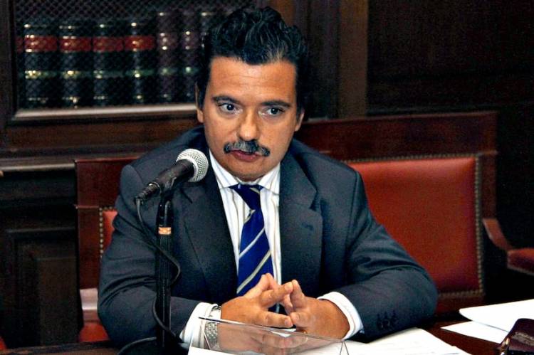 Denuncian a un juez por frenar una causa contra Cristina que permitiría recuperar US$1125 millones de la corrupción