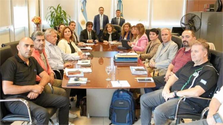 Gobierno de San Juan y gremios docentes acordaron los sueldos hasta el mes de julio
