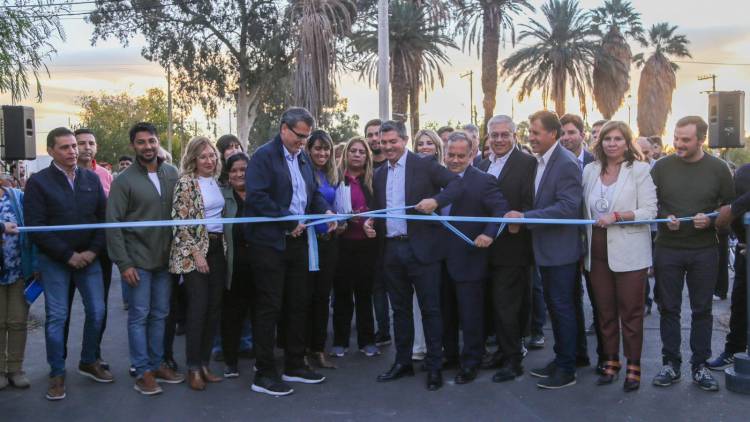 Orrego inauguró la primera obra del programa provincial de pavimentación urbana