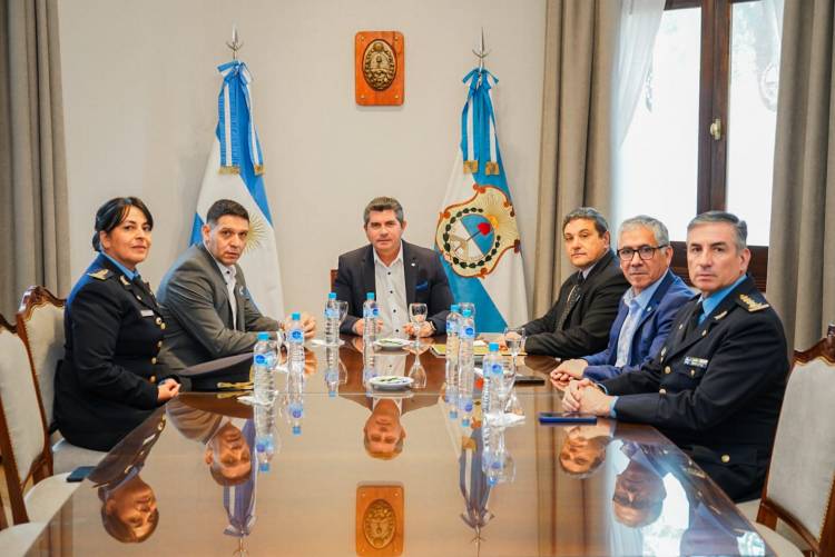 El gobernador Orrego puso en funciones a la subjefe de Policía y al nuevo director de SPP