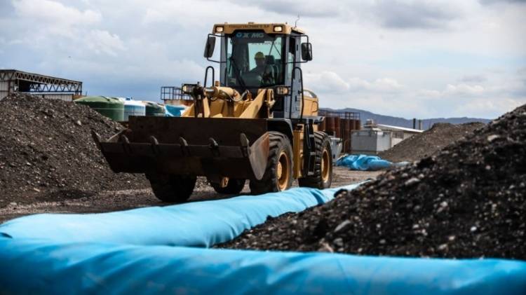Remediación ambiental de residuos peligrosos: la provincia avanza con el retiro de cenizas acumuladas hace una década