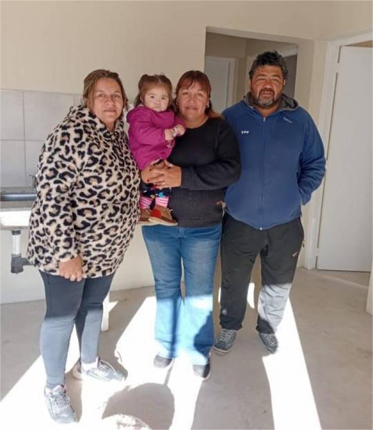 Luego del temporal del mes de marzo, el gobierno de San Juan entregó seis viviendas a las familias damnificadas