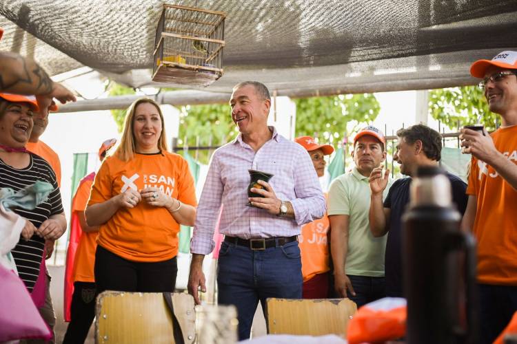 Candidatos del frente Por San Juan caminaron junto a vecinos de Chimbas