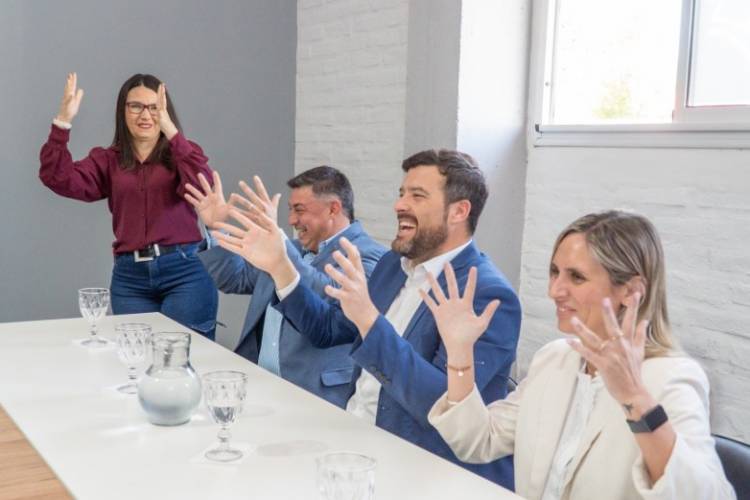 Inicia la tercera cohorte del curso de lengua de señas