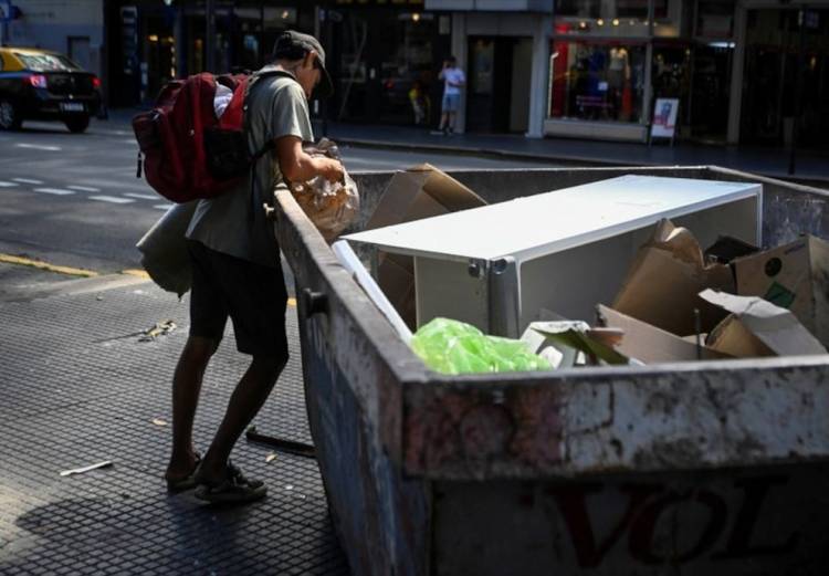 Datos del INDEC: La pobreza fue del 31,6% en el primer semestre de 2025 y registró una significativa baja