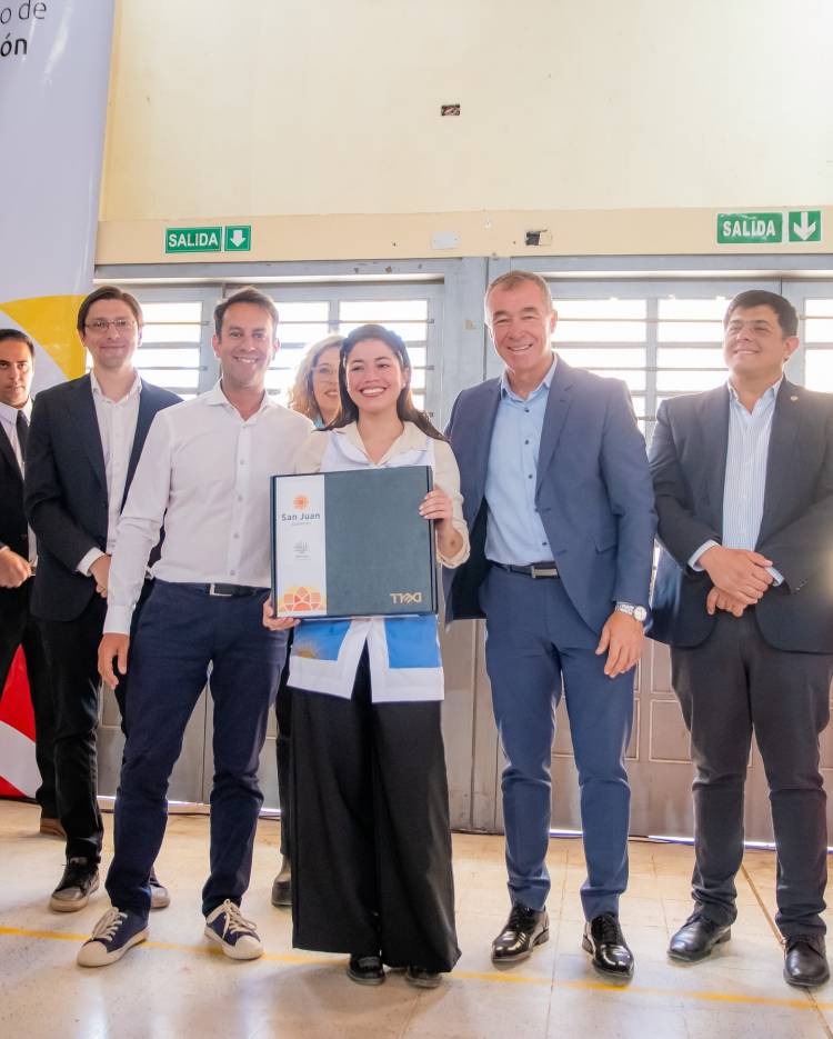 En Jáchal el Vice Gobernador Fabián Martín: “La educación es el eje de nuestra gestión, y este programa fortalece a quienes día a día dejan huella en las aulas.”