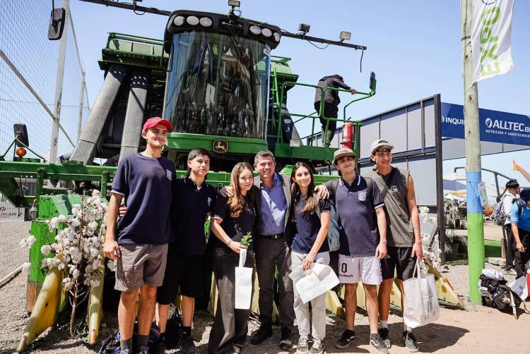 Orrego recorrió la vidriera agrícola de Cuyo en la apertura de Expo Innova San Juan