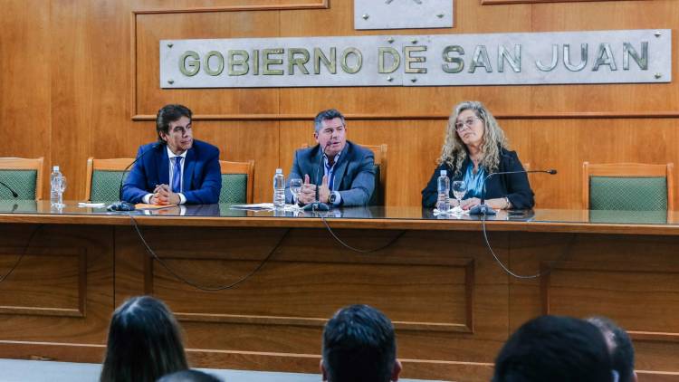 Orrego lanzó el innovador programa "Cuentas Claras", para llevar la educación financiera a las aulas de San Juan