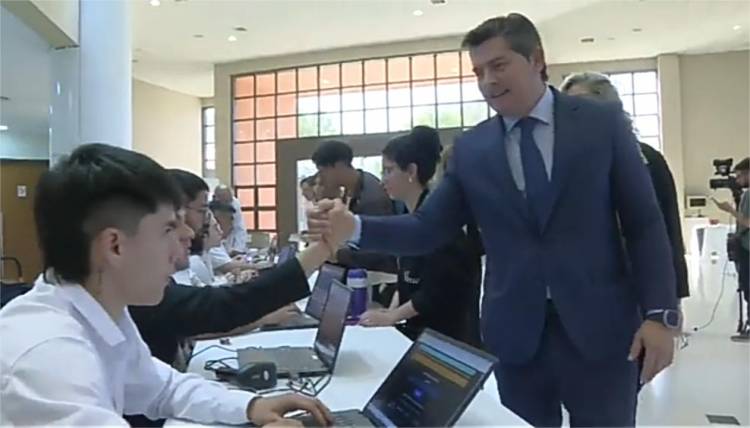 Orrego encabezó la apertura del Primer Congreso Provincial sobre Inteligencia Artificial aplicada a la Educación
