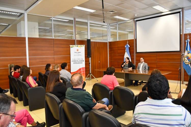 Ambiente entregó más de 3 mil árboles a todos los municipios de la provincia